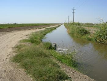 Irrigation canal Photo: L Schwankl